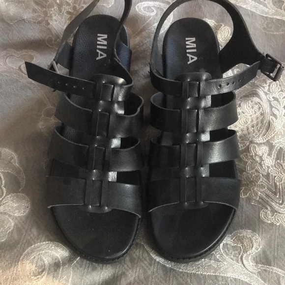 Black sandals - Picture 1 of 2